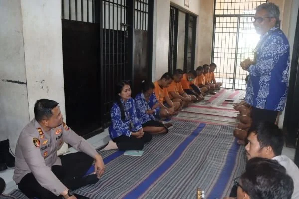 Dilakukan pembinaan rohani melalui pelaksanaan ibadah bersama bagi para warga binaan (Dok: Ist)