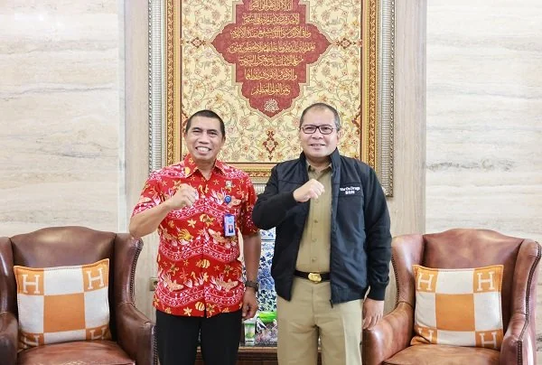 Kepala Bagian Umum BNNP Sulsel Sudaryanto bersama Wali Kota Makassar, Moh Ramdhan Pomanto.