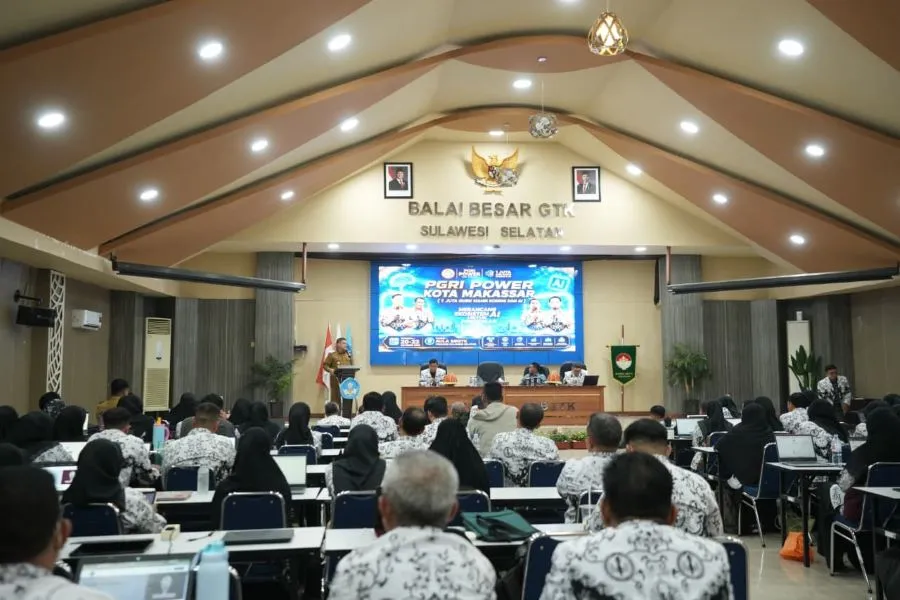 Wali Kota Makassar Munafri Arifuddin saat memberikan sambutan pada kegiatan Gerakan Nasional 1 Juta Guru Mahir Koding dan Kecerdasan Artifisial (AI) melalui program PGRI Power Tahun 2026 (Dok: Ist)