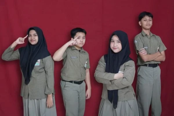 SMP Islam Athirah Makassar berhasil membawa dua tim penelitian sekolah ke tingkat nasional dalam ajang Olimpiade Penelitian Siswa Indonesia (OPSI) SMP 2026 (Dok: Ist)