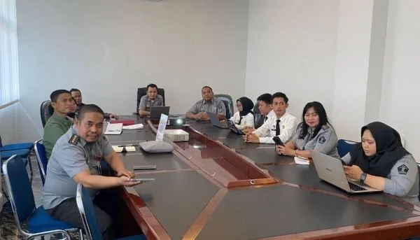 Rapat fasilitasi harmonisasi terkait Rancangan Peraturan Gubernur (Ranpergub) Sulawesi Selatan tentang Penyelenggaraan Koperasi Desa/Kelurahan Merah Putih (Dok : Ist).