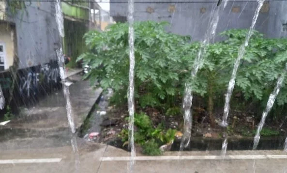 Intensitas curah hujan di wilayah Makassar dan daerah Sulawesi Selatan cukup tinggi disertai angin kencang dalam beberapa pekan ini. Foto dok Muhammad Asrul KabarMakassar.com