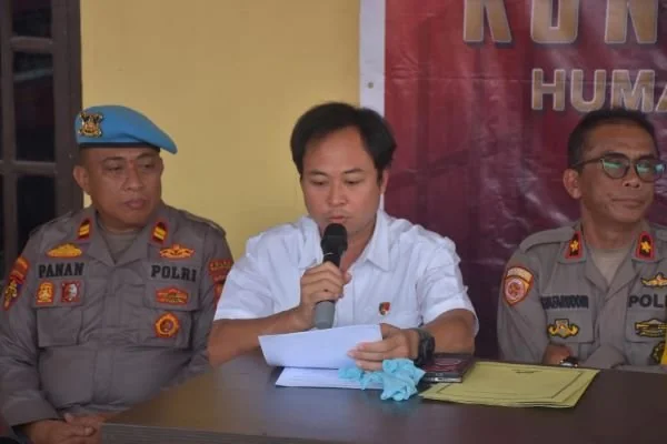 Kasat Reskrim Bulukumba AKP Aris Satrio Sujatmiko saat memberikan keterangan pers (Dok : Ist).