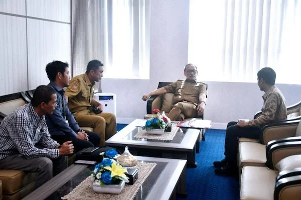 Gubernur Sulbar Suhardi Duka saat menerima audiensi dari Balai Pelestarian Kebudayaan Wilayah 18(dok:Ist)