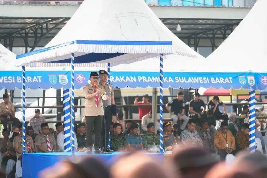 Gubernur Sulbar Suhardi Duka saat membuka apel besar Gerakan Pramuka di lapangan upacara Pemprov Sulbar (Dok: Ist)