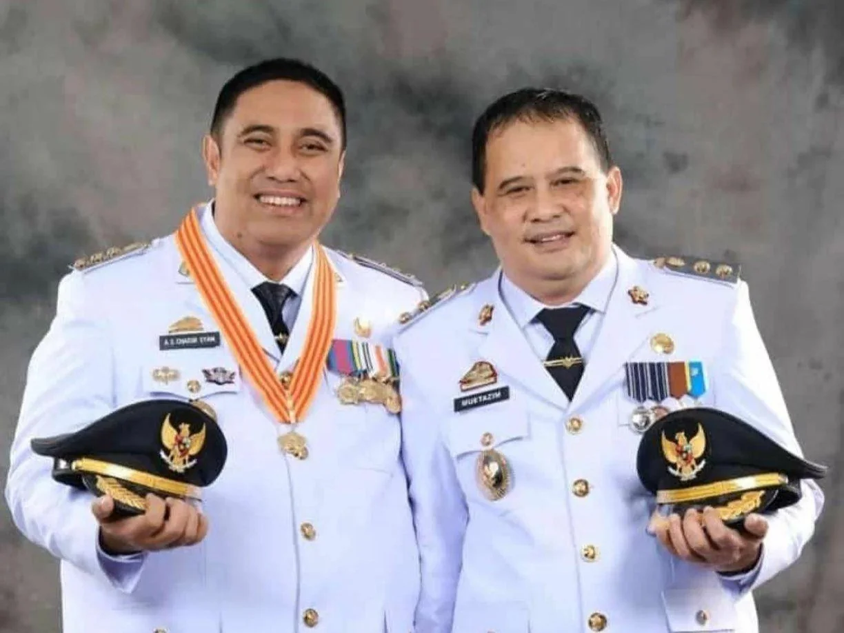 Bupati Maros, Chaidir Syam dan Wakil Bupati Muetazim Mansyur (Dok : Ist).