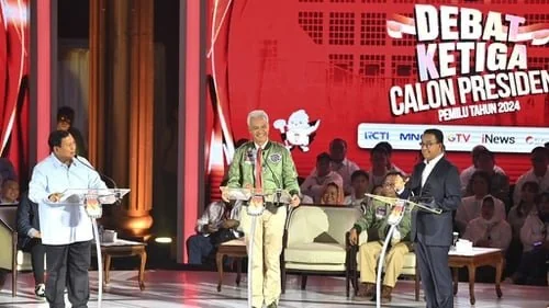 Masing-masing capres Anies Baswedan, Prabowo Subianto dan Ganjar Pranowo saat tampil debat ketiga, Minggu (7/1). Foto dok KPU RI
