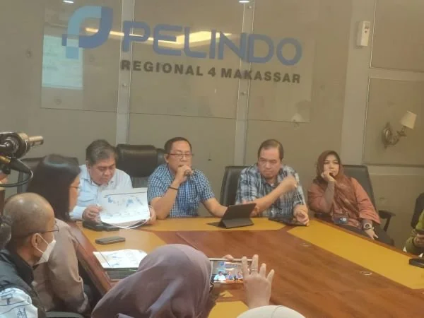 PT Pelabuhan Indonesia (Persero) Regional 4 memprediksi jumlah penumpang yang melalui Pelabuhan Soekarno Hatta Makassar saat mudik lebaran naik sekitar 6 persen.