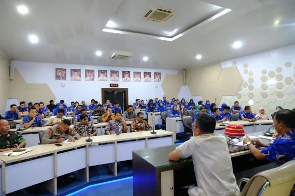Penjabat Sekretaris Daerah Kabupaten Gowa, Abdul Karim Dania saat memimpin Rapat Persiapan Beautiful Malino 2024 di Baruga Pattingalloang, Kantor Bupati Gowa (Dok : ist).