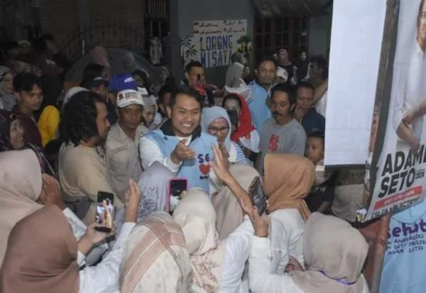Andi Seto Asapa-Rezki Mulfiati Lutfi bertemu warga Kelurahan Kampung Baru, Tamalanrea, Makassar (Dok : Ist).