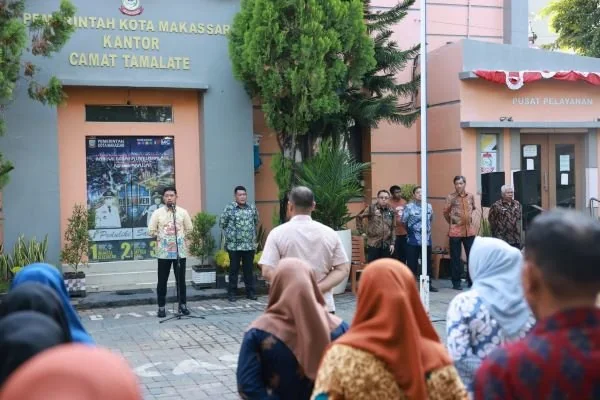 Penjabat Sementara (Pjs) Wali Kota Makassar, Arwin Azis saat melaksanakan Apel di kecamatan Tamalate (Dok : Ist).