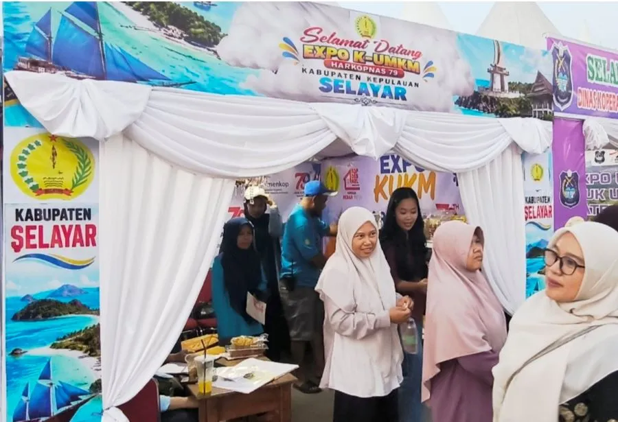 Stand UMKM Kabupaten Kepulauan Selayar di EXPO UMKM Harkopnas di Luwu Timur (Dok: Ist)