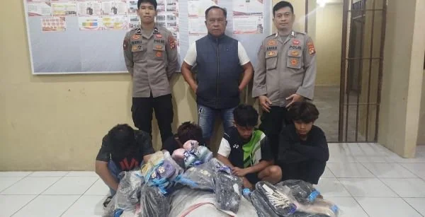 Para pelaku setelah berhasil diamankan Polsek Kalukku (Dok : Ist).