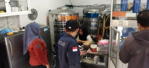 Koperindag Sulbar saat melakukan pengawasan di Polman dan Majene (dok:ist)