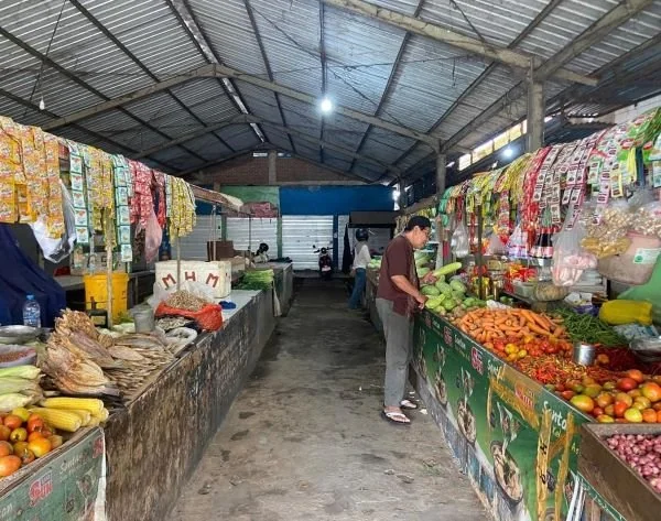 Suasana jual beli di Pasar Rakyat Antang (Dok: Nofi KabarMakassar).