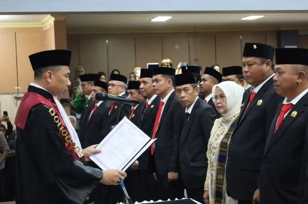 Pelantikan anggota DPRD Luwu Timur (Dok : Ist).