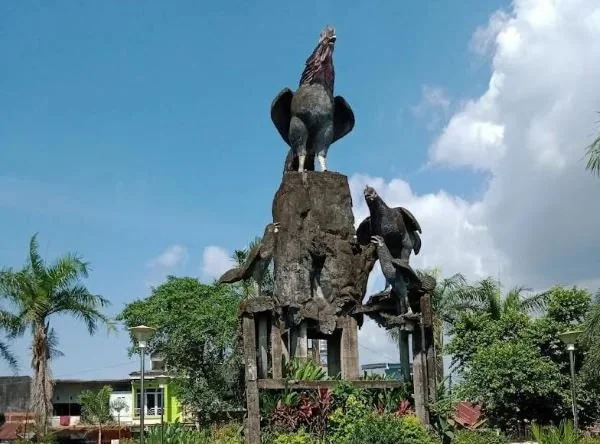 Tugu Patung Ayam Daya. (Dok: Ist)