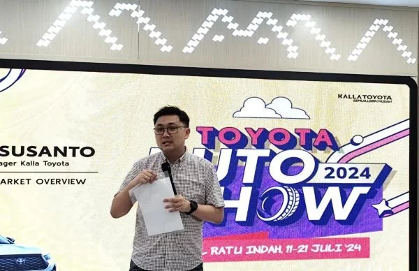 West Region General Manager Kalla Toyota, Andyka Susanto dalam Konpresensi Pers Toyota Auto Show di Kalla Toyota Cab. MaRi, Rabu (10/07) (doc : Hanifah KabarMakassar).
