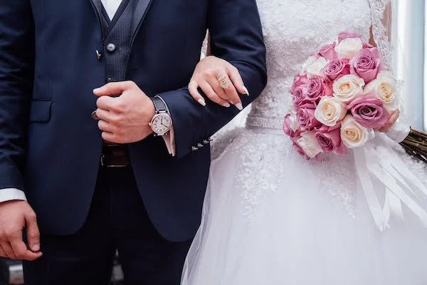 Ilustrasi Pengantin Sedang Bergandengan Tangan, (Dok: Ist).