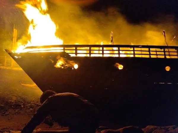Kondisi kapal yang terbakar di dermaga Tanrusmpe Jeneponto. (Ist).