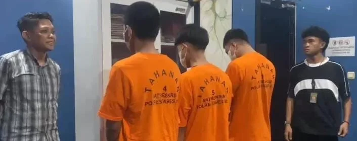 Polisi mengungkap praktik penyebaran SMS promosi judi online dan mengamankan sejumlah perangkat modem pool di Makassar.