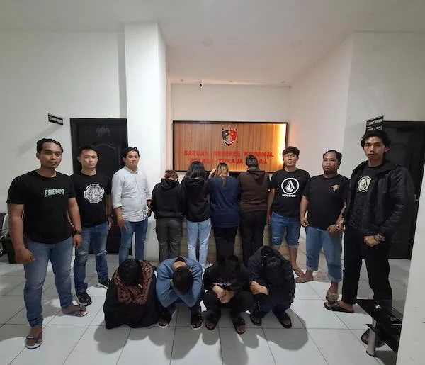 Keempat Mucikari yang berhasil diamankan oleh Polres Torut, IST