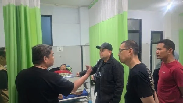 Wali Kota Makassar Munafri Arifuddin saat Mengunjungi Korban Kebakaran, (Dok: Ist).