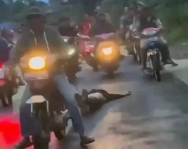 Tangkapan Layar Terduga Pelaku Pemerkosa Difabel saat Diarak, (Dok: Ist)