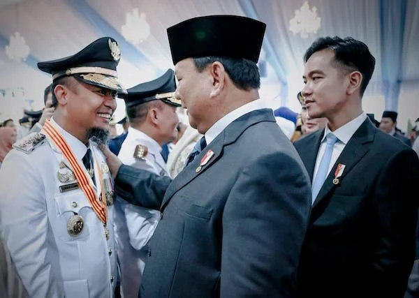 Gubernur Sulsel, Andi Sudirman Sulaiman bersama Presiden Republik Indonesia, Prabowo Subianto pada pelantikan serentak kepala daerah di Jakarta (Dok: Ist)
