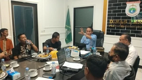 Rapat persiapan pelaksanaan kegiatan Rehabilitasi Rumah Korban Bencana Banjir di Kelurahan Bebanga, Kecamatan Kalukku (Dok : Ist).