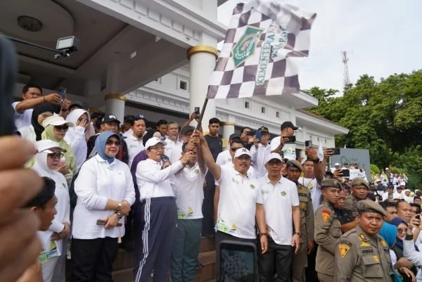 Menag saat membuka Pekan Olahraga dan Seni (Porseni) serta melepas Jalan Santai Kerukunan dalam rangka Hari Amal Bakti (HAB) ke-80 Kementerian Agama. (Dok: Ist)