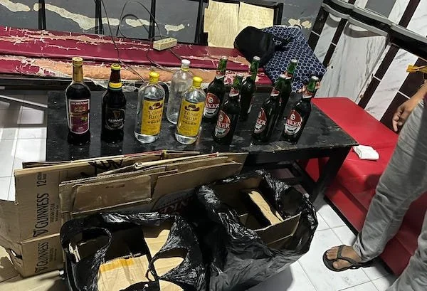 ejumlah Miras yg diamankan Anggota Polres Sinjai (Foto : IST).
