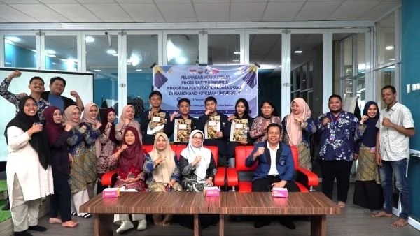 Pelepasan Mahasiswa Program Studi Sastra Inggris dalam Program Pertukaran Mahasiswa ke Nanchang University, Tiongkok. (Dok: Ist)