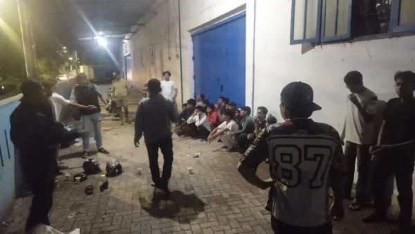 Suasana Polisi Membubarkan Pesta Miras di Manggala, (Dok: Ist).