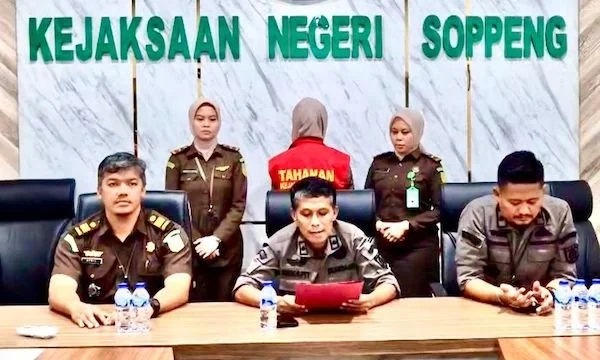 penahanan karyawan bank di soppeng oleh kejari soppeng (Dok: Ist)