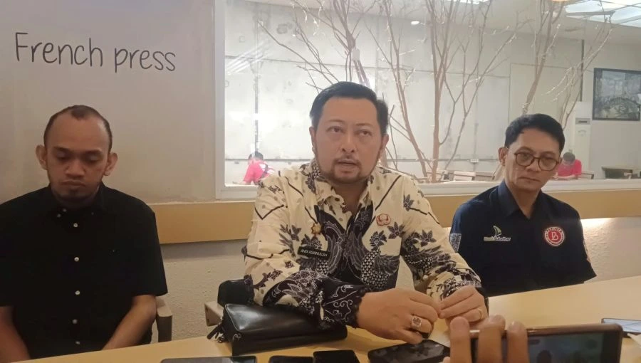 Kepala Badan Pendapatan Daerah (Bapenda) Kota Makassar Andi Asminullah (tengah) (Dok: Sinta KabarMakassar)