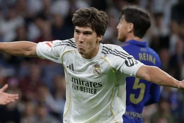 Pemain Real Madrid Gonzalo Garcia berselebrasi setelah sukses mencetak gol ke gawang Real Oviedo pada laga pekan ke-36 Liga Spanyol 2025/26 di Stadion Santiago Bernabeu, Jumat. Madrid menang 2-0. (X/LaLiga)