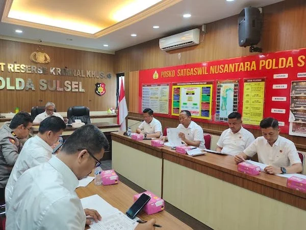 Kasat Reskrim Polres Bantaeng AKP Gunawang Amin bersama Kanit Tindak Pidana Korupsi (Tipikor) Ipda Alamsyah bersama timnya saat melakukan gelar perkara di Polda Sulsel. (ist).