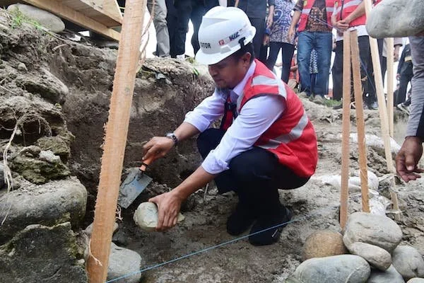 Gubernur Sulsel Andi Sudirman Sulaiman melakukan groundbreaking Paket 4 rehabilitasi daerah irigasi di Luwu Utara (dok. Ist)
