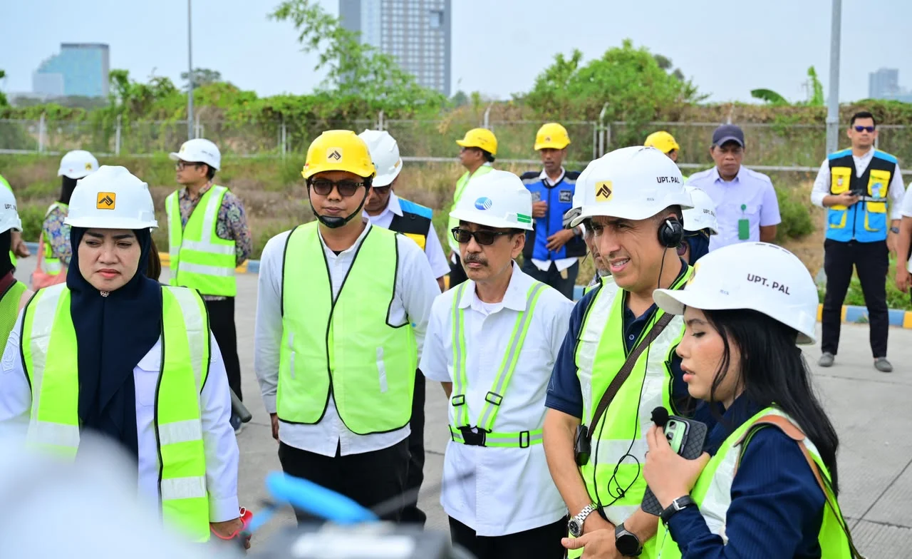 Plt Direktur Utama Perumda Air Minum Makassar Andi Syahrum menghadiri ADB Press Tour dan meninjau fasilitas pengolahan air limbah domestik IPALD Losari.