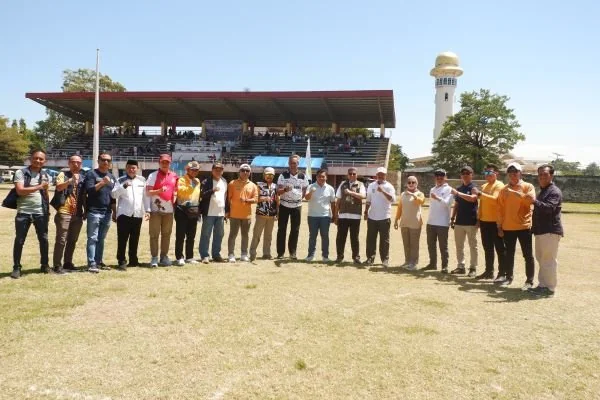 Dandim 1425 Jeneponto, Letkol Inf Abdul Muthalib Tallasa bersama Sekda Muh. Arifin Nur, Plt Kadispora Rusman M. Rukka, Camat Binamu Emil Ilyas, Kabid Pembudayaan Olahraga Dispora, Suardi A. Kahar, Kabid Layanan Kepemudaan dan Kepramukaan (Dispora) Jenepon
