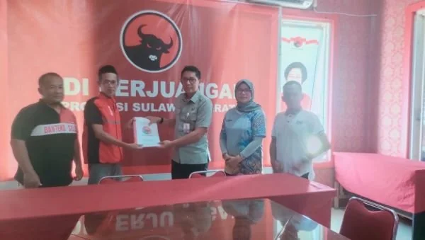 Kepala Kesbangpol Sulbar saat menyambangi kantor DPD PDIP Sulbar (dok:ist)
