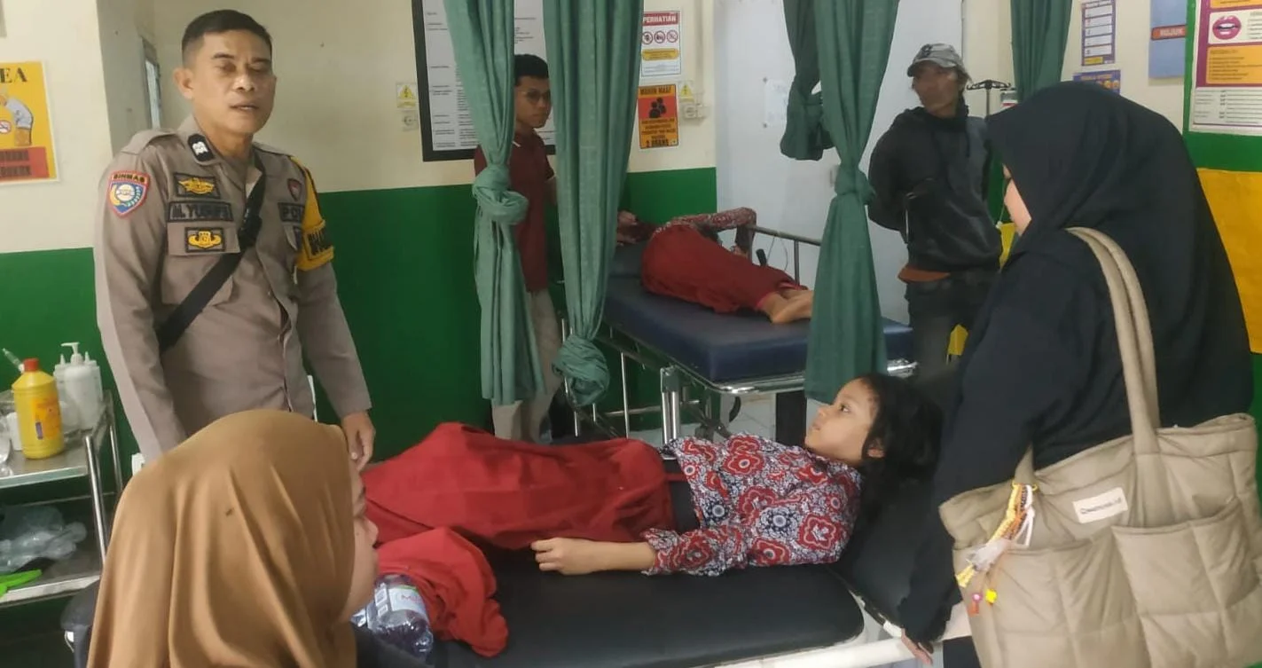 Tampak Murid Siswi Mendapatkan perawatan medis, (Foto: IST)