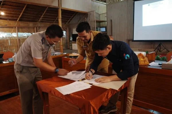 Penandatanganan komitmen kerjasama menjadi sinergi lintas sektor  dalam mendukung Program Penanganan Akses Reforma Agraria di Kabupaten Majene. (Dok: Ist)