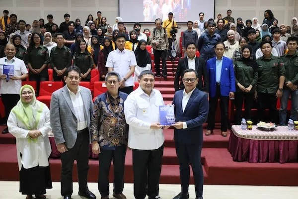 Wali Kota Makassar Munafri Arifuddin saat Menghadiri Bedah Buku berjudul Babad Alas karya Wamendagri Bima Arya Sugiarto, (Dok: Ist)