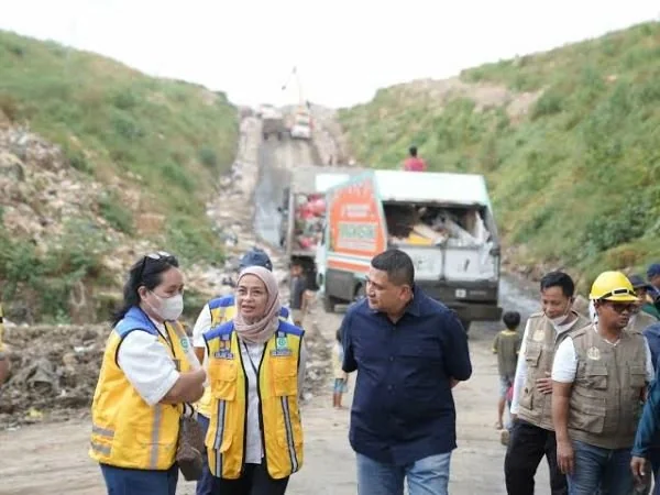 Wali Kota Makassar, Munafri Arifuddin saat meninjau proyek PSEL (Dok : Ist).