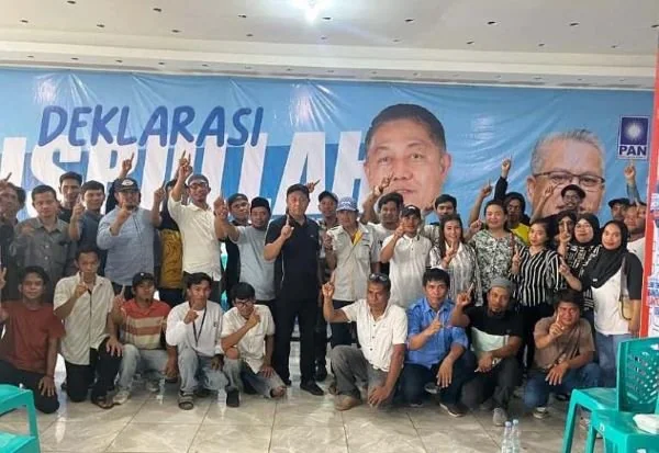 Deklarasi dukungan Gerakan Muda Poros Tengah kepada pasangan calon bupati dan wakil Bupati Lutim, Isrullah Achmad-Usman Sadik (Dok : Ist).