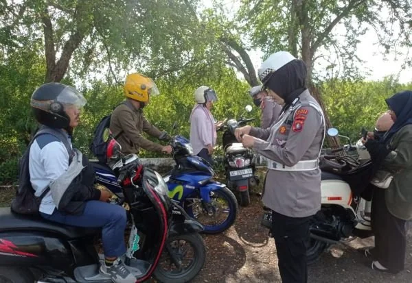 Operasi gabungan yang dilaksanakan Satlantas Polres Majene bersama Dishub Majene (Dok : Ist).