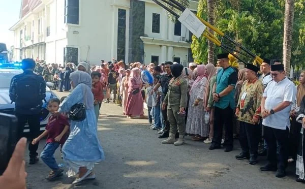 Suasana Keberangkatan Jemaah Calon Haji di Kantor Bupati Takalar. (Dok: Ist)