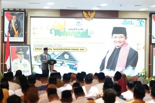 Menteri Agama Republik Indonesia Nasaruddin Umar saat membawakan hikmah maulid di Kantor Gubernur Sulbar (Dok: Ist)